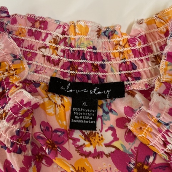 A Love Story Floral Top Size XL - Picture 2 of 10